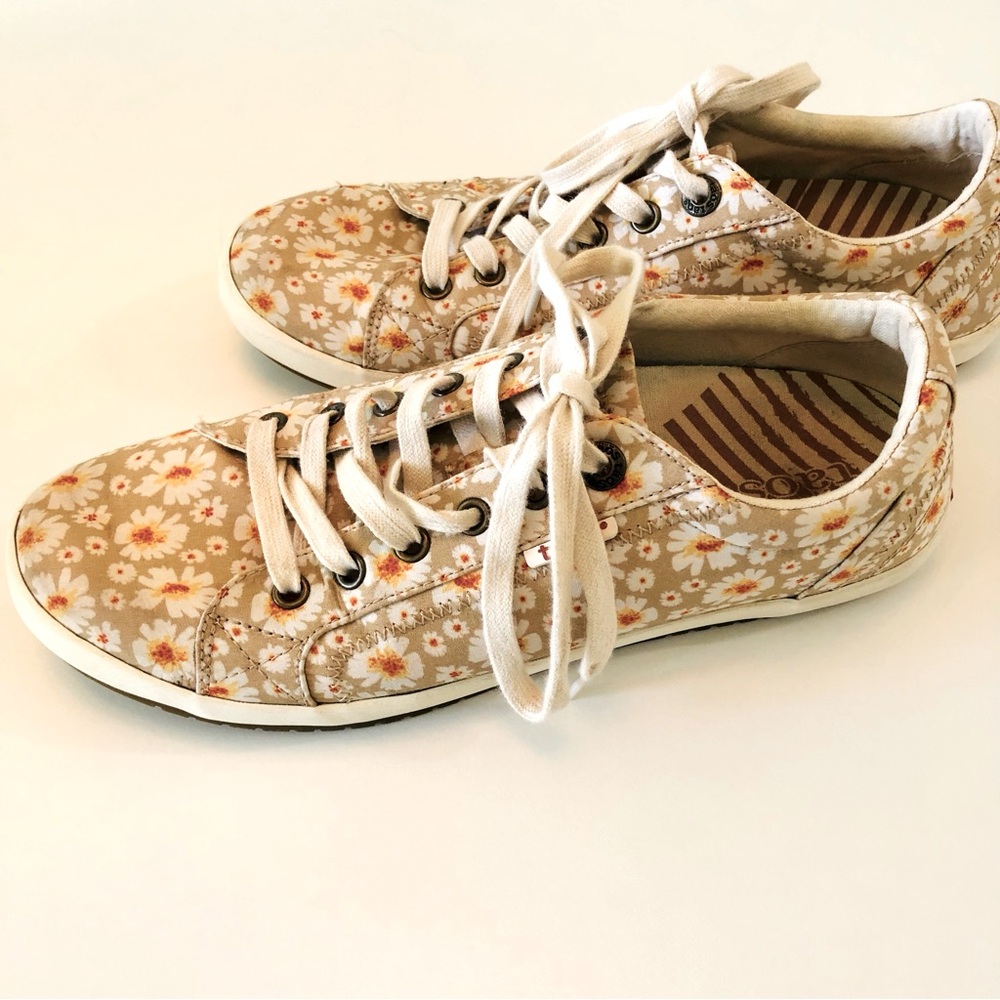 Taos Star Daisy Floral Print Canvas Low Top Sneakers Women’s 9.5 Tan Lace up